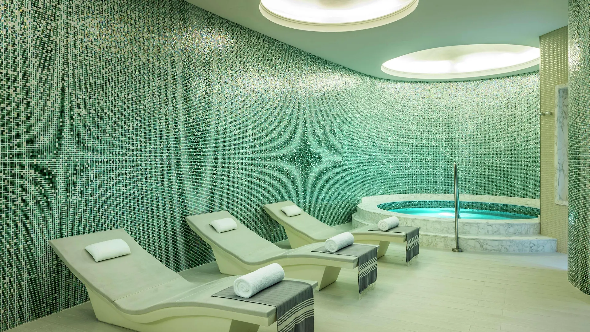 V Hotel Dubai, Curio Collection By Hilton