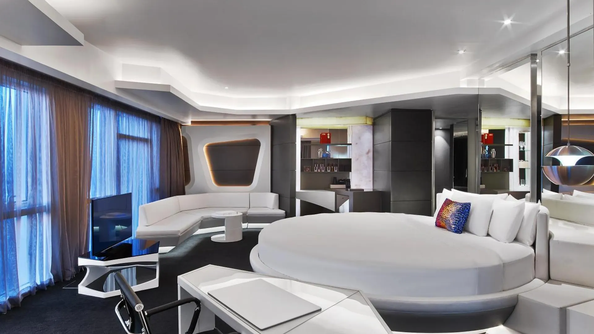 V Hotel Dubai, Curio Collection By Hilton  Dubai