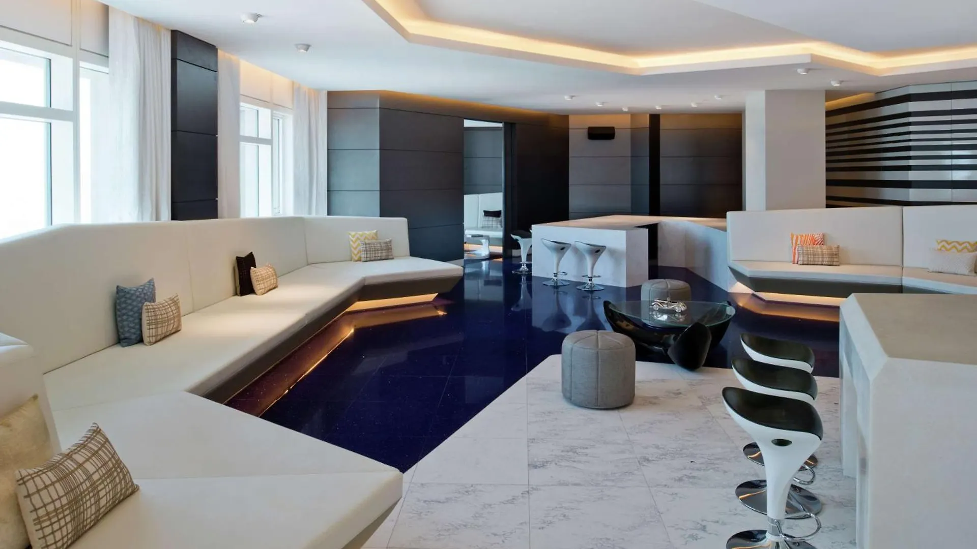 V Hotel Dubai, Curio Collection By Hilton