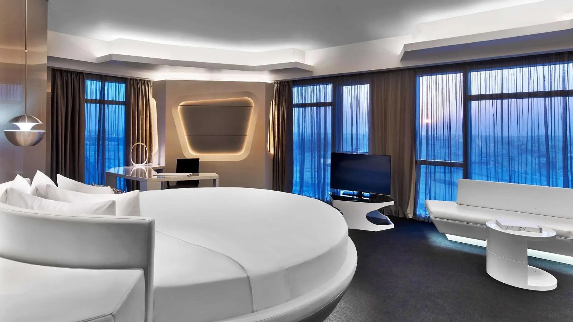 V Hotel Dubai, Curio Collection By Hilton