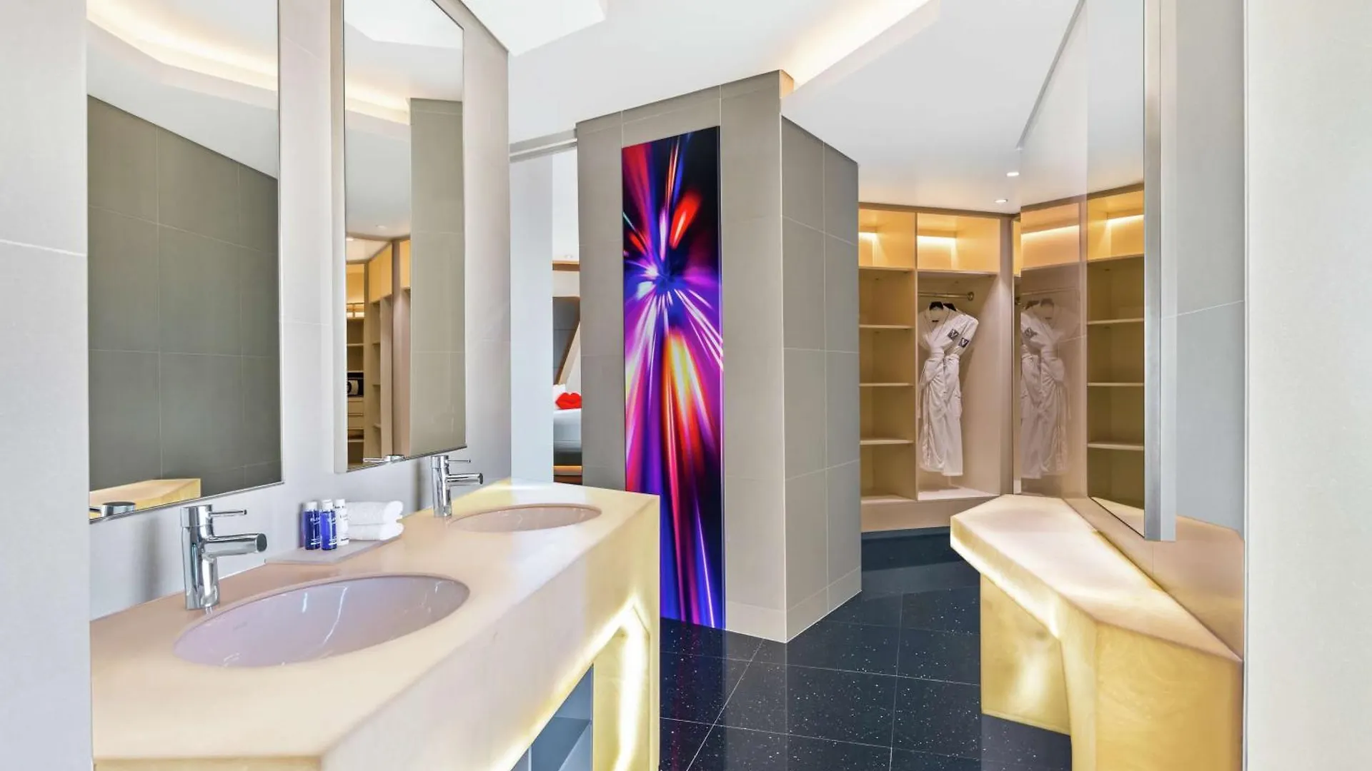 V Hotel Dubai, Curio Collection By Hilton