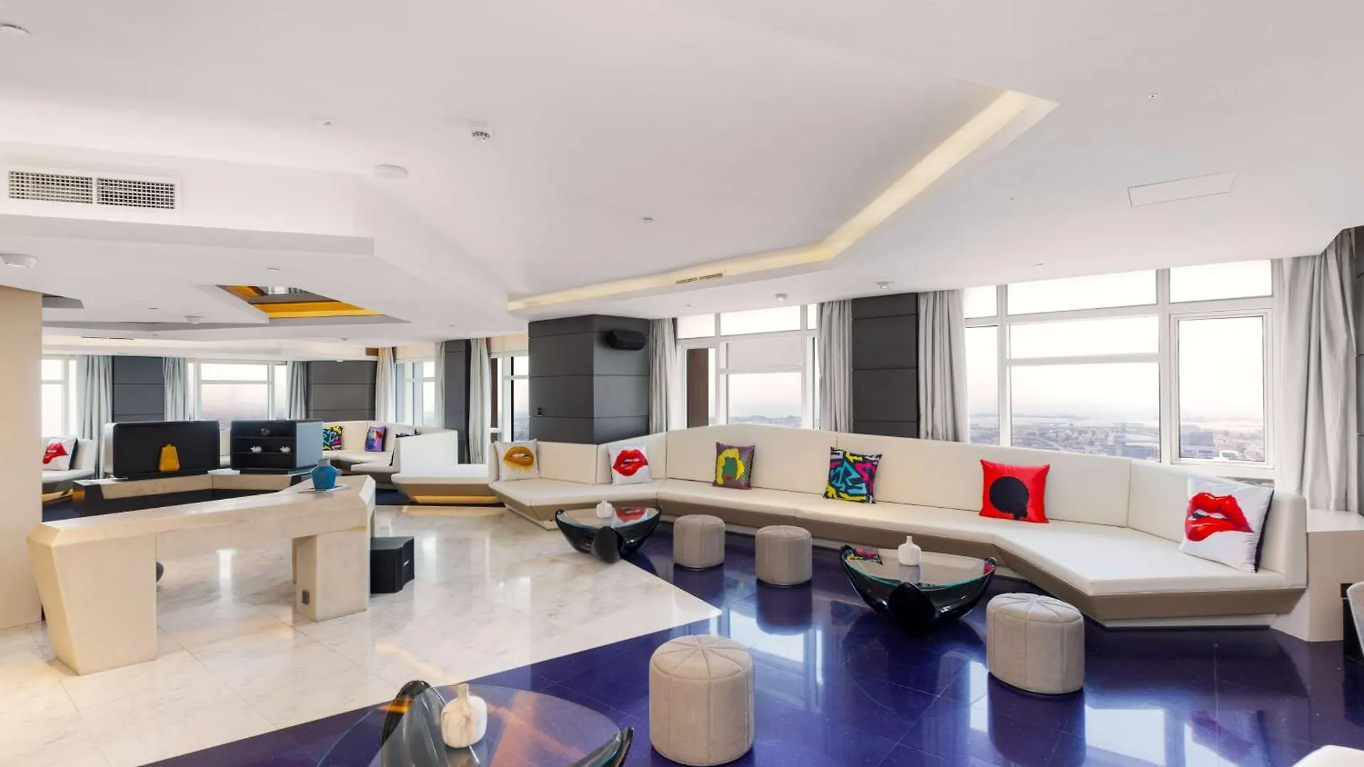 V Hotel Dubai, Curio Collection By Hilton