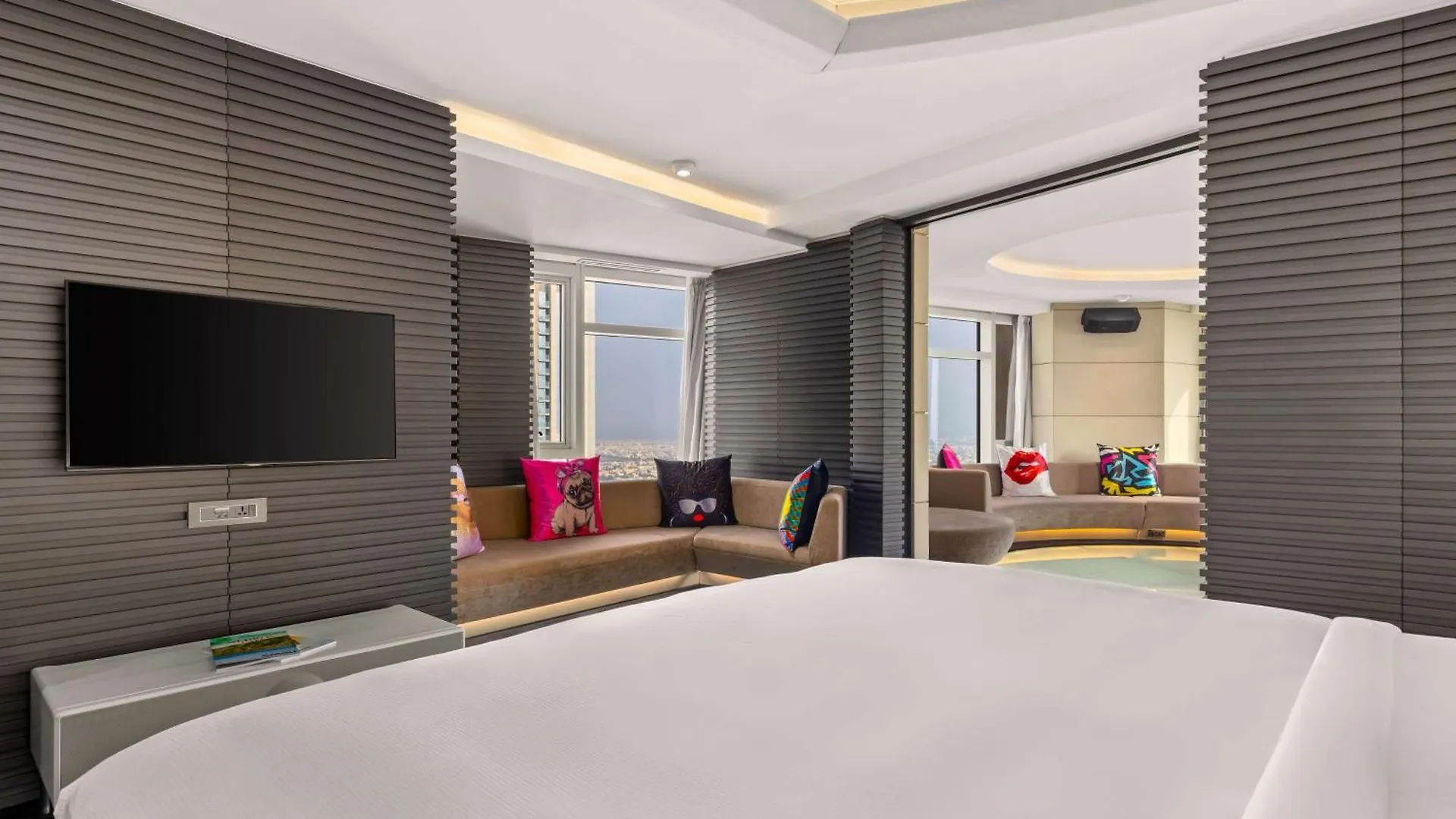 V Hotel Dubai, Curio Collection By Hilton