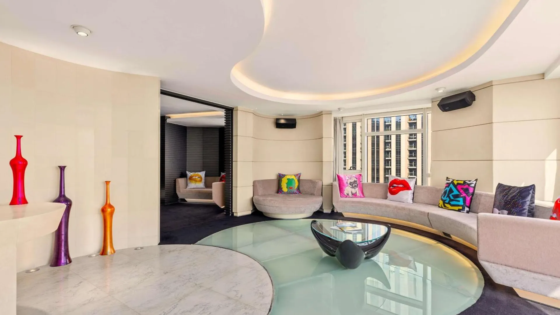 V Hotel Dubai, Curio Collection By Hilton