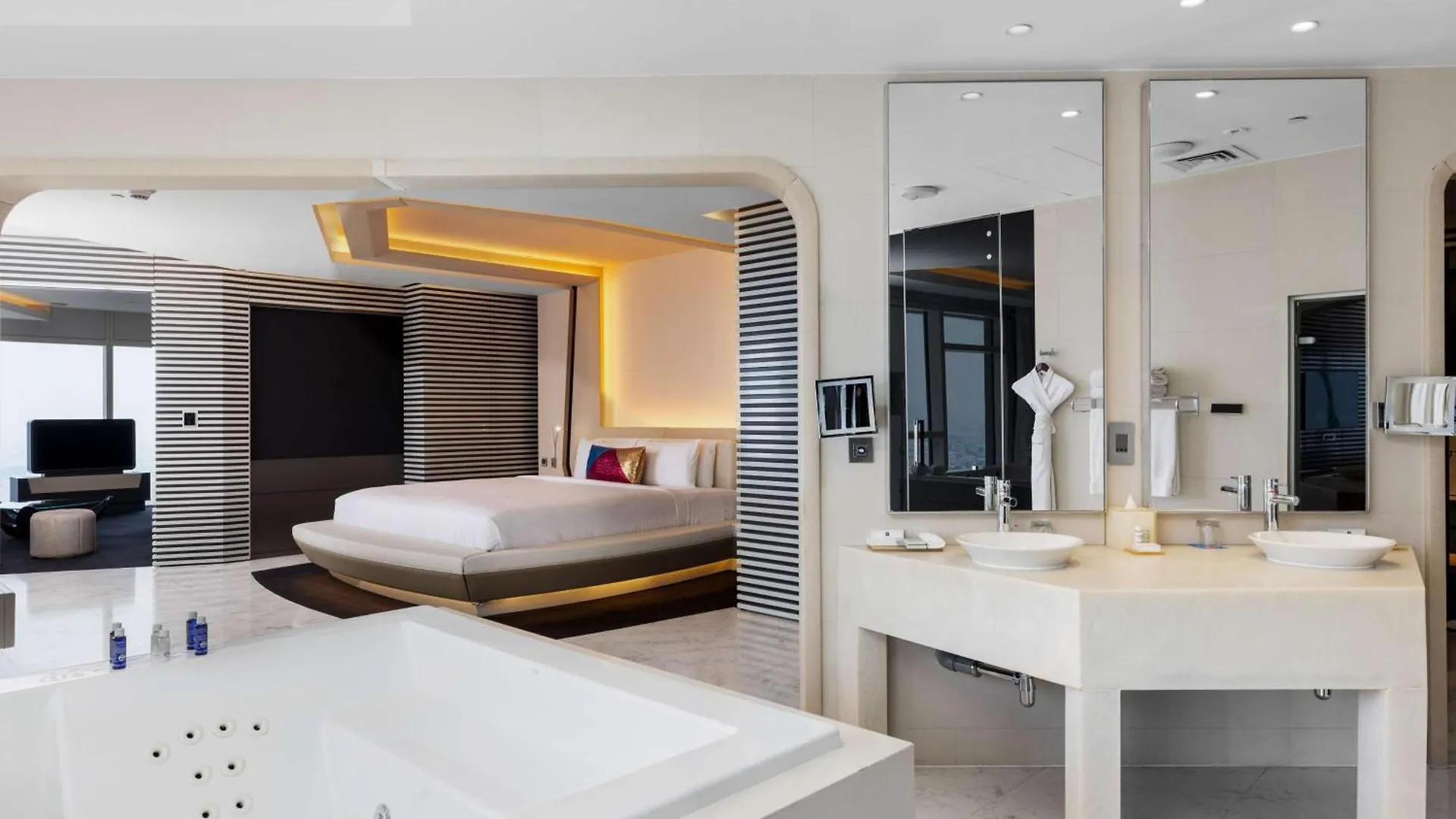 V Hotel Dubai, Curio Collection By Hilton