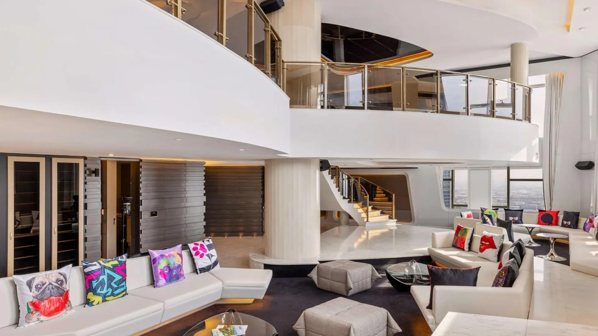 V Hotel Dubai, Curio Collection By Hilton
