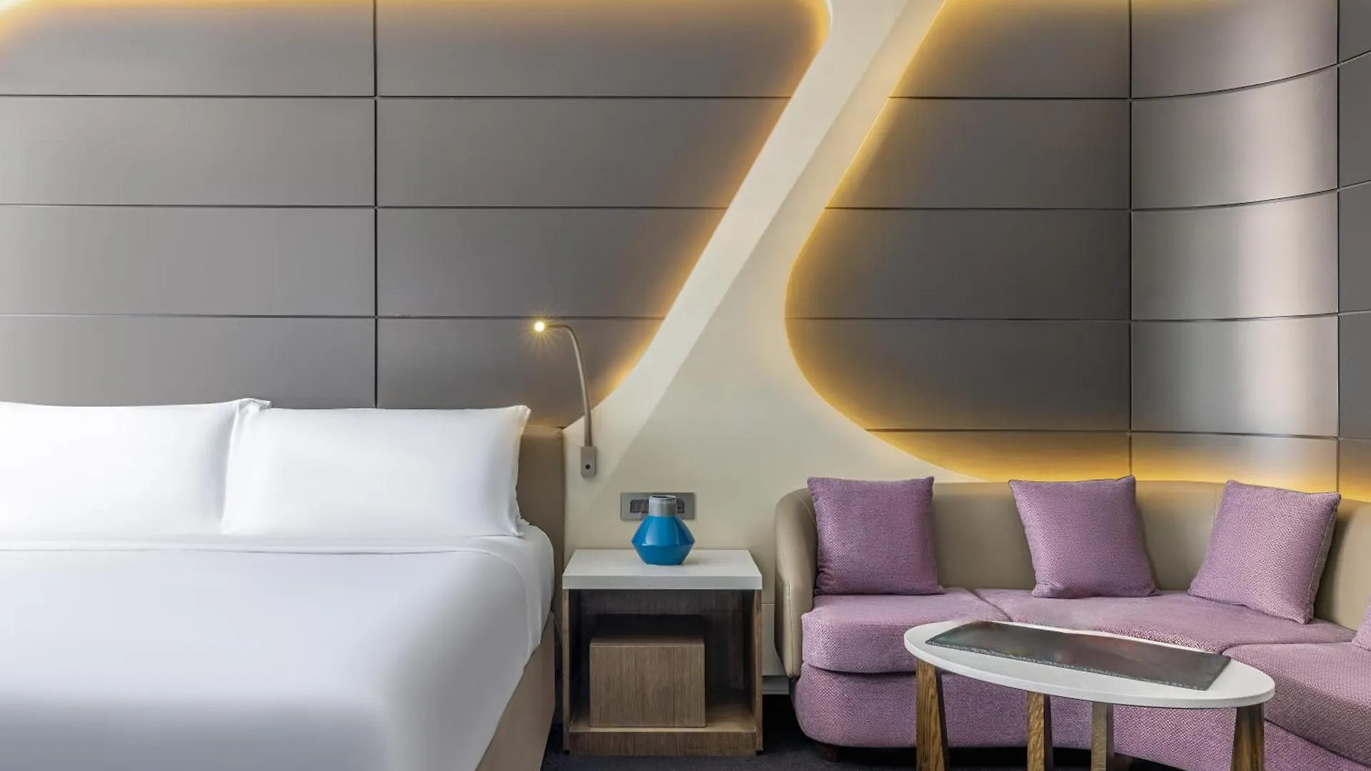 V Hotel Dubai, Curio Collection By Hilton